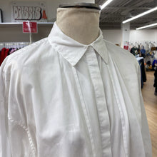 Load image into Gallery viewer, Club Monaco shirt L
