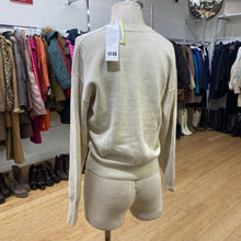 Load image into Gallery viewer, Uniqlo Crew Neck Sweater NWT M
