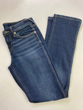 Load image into Gallery viewer, True Religion Low Rise Straight jeans 28
