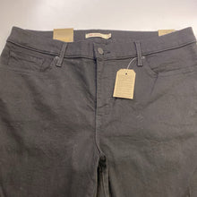 Load image into Gallery viewer, Levis 312 Shaping Slim jeans NWT 33
