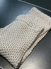 Load image into Gallery viewer, Lord &amp; Taylor chunky knit scarf
