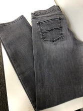Load image into Gallery viewer, Lucky Brand Sweet N Straight jeans 6

