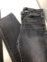 Load image into Gallery viewer, Lucky Brand Sweet N Straight jeans 6
