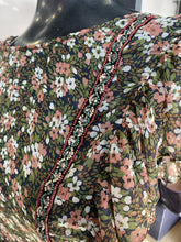 Load image into Gallery viewer, Zara Floral Top XS
