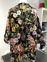 Load image into Gallery viewer, Zara floral top S
