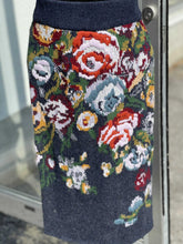 Load image into Gallery viewer, Anthropologie Skirt XS
