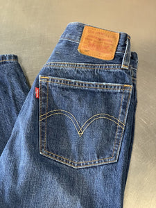 Levis 501 Jeans 24