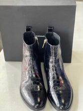 Load image into Gallery viewer, Club Monaco Trycia Flat Boot 39 New In Box
