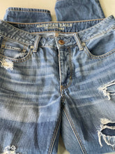 Load image into Gallery viewer, American Eagle Tom Girl Button Fly Jeans 4
