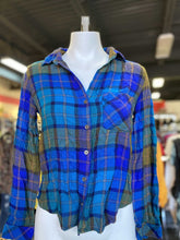 Load image into Gallery viewer, Cloth &amp; Stone plaid top XS
