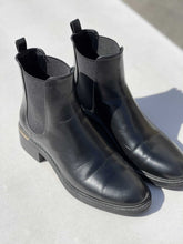 Load image into Gallery viewer, Zara Boots 38
