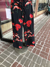Load image into Gallery viewer, Wilfred floral flowy pants M
