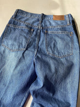 Load image into Gallery viewer, Madewell The Perfect Vintage Jean 28
