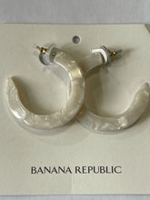 Load image into Gallery viewer, Palm Tree Hoop O/S Banana Republic Earrings
