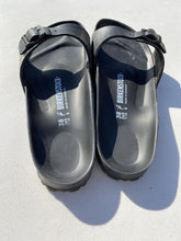 Load image into Gallery viewer, Birkenstock Rubber Sandals 38
