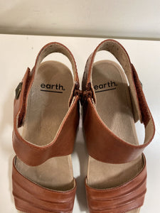 Earth wedge sandals 8.5