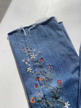 Load image into Gallery viewer, Driftwood Kelly Jeans 25W/33L
