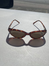 Load image into Gallery viewer, Maui Jim Vintage Sunglasses
