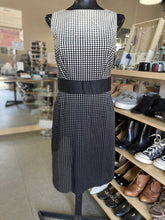 Load image into Gallery viewer, Ann Taylor Dress 2
