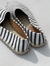 Load image into Gallery viewer, J Crew (outlet) espadrilles 8.5
