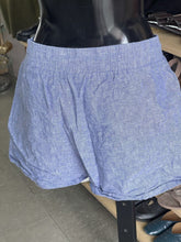 Load image into Gallery viewer, Guess Cotton/Linen Shorts S
