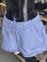 Load image into Gallery viewer, Guess Cotton/Linen Shorts S
