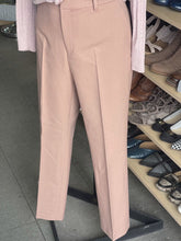 Load image into Gallery viewer, Uniqlo Dress Pants M
