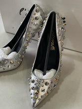Load image into Gallery viewer, L&#39;intervalle Studded Heels 8
