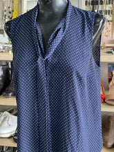 Load image into Gallery viewer, J Crew (outlet) button up top S
