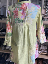 Load image into Gallery viewer, Sundance flower printed top S
