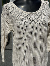 Load image into Gallery viewer, Jeanne Pierre open knit top M
