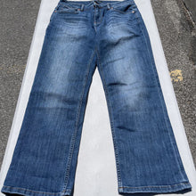 Load image into Gallery viewer, Dish Jeans High Rise Straight 31x27
