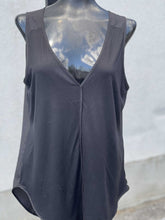 Load image into Gallery viewer, Banana Republic Tank L
