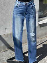 Load image into Gallery viewer, True Religion Cora Mid Rise Straight Jeans 27(Stretchy)
