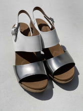 Load image into Gallery viewer, Rockport Leather Clog Sandals 7.5
