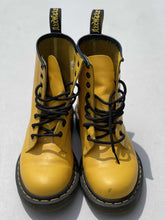 Load image into Gallery viewer, Dr. Martens boots 7 (as is)
