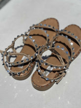 Load image into Gallery viewer, Steve Madden Studded Sandals 8.5
