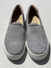 Load image into Gallery viewer, Naturalizer Carly Suede Flats 8.5 New in box
