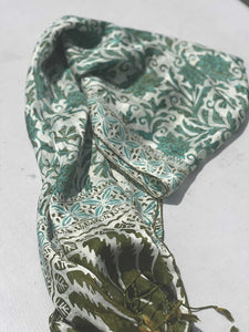 Long unbranded green Scarf