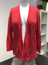 Load image into Gallery viewer, Cable &amp; Gauge light knit cardi M
