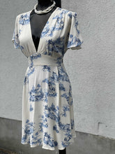 Load image into Gallery viewer, Sunday Best Etoile Dress L
