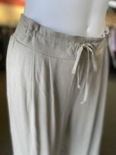 Load image into Gallery viewer, Jorli pull on pants NWT M
