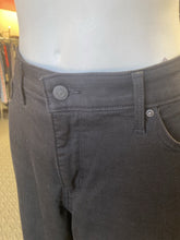 Load image into Gallery viewer, Levis 311 Shaping jeans 18
