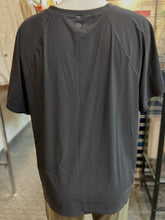 Load image into Gallery viewer, Lululemon t-shirt XL
