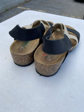Load image into Gallery viewer, BioNatura sandals 37
