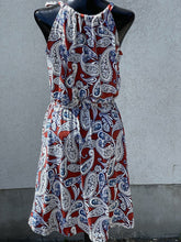 Load image into Gallery viewer, Banana Republic (outlet) Paisley Dress S
