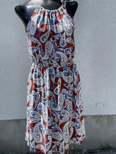 Load image into Gallery viewer, Banana Republic (outlet) Paisley Dress S
