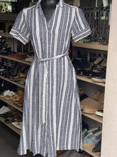 Load image into Gallery viewer, Banana Republic (outlet) Striped Dress 6
