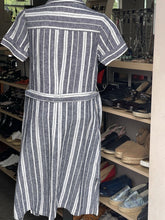 Load image into Gallery viewer, Banana Republic (outlet) Striped Dress 6
