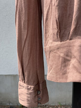Load image into Gallery viewer, Zara Padded Shoulders Top Long Sleeve M
